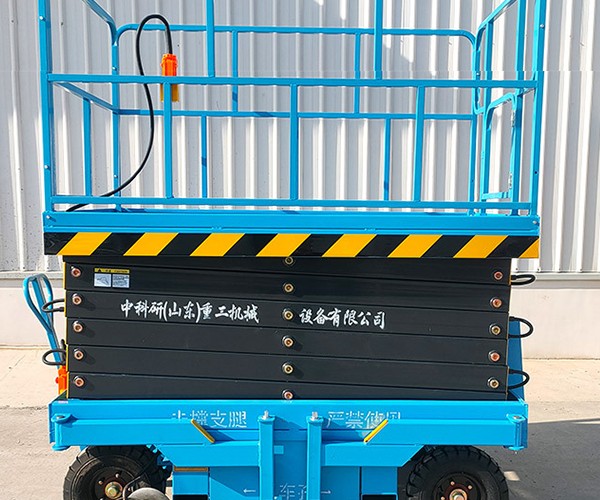 通道自行走升降机